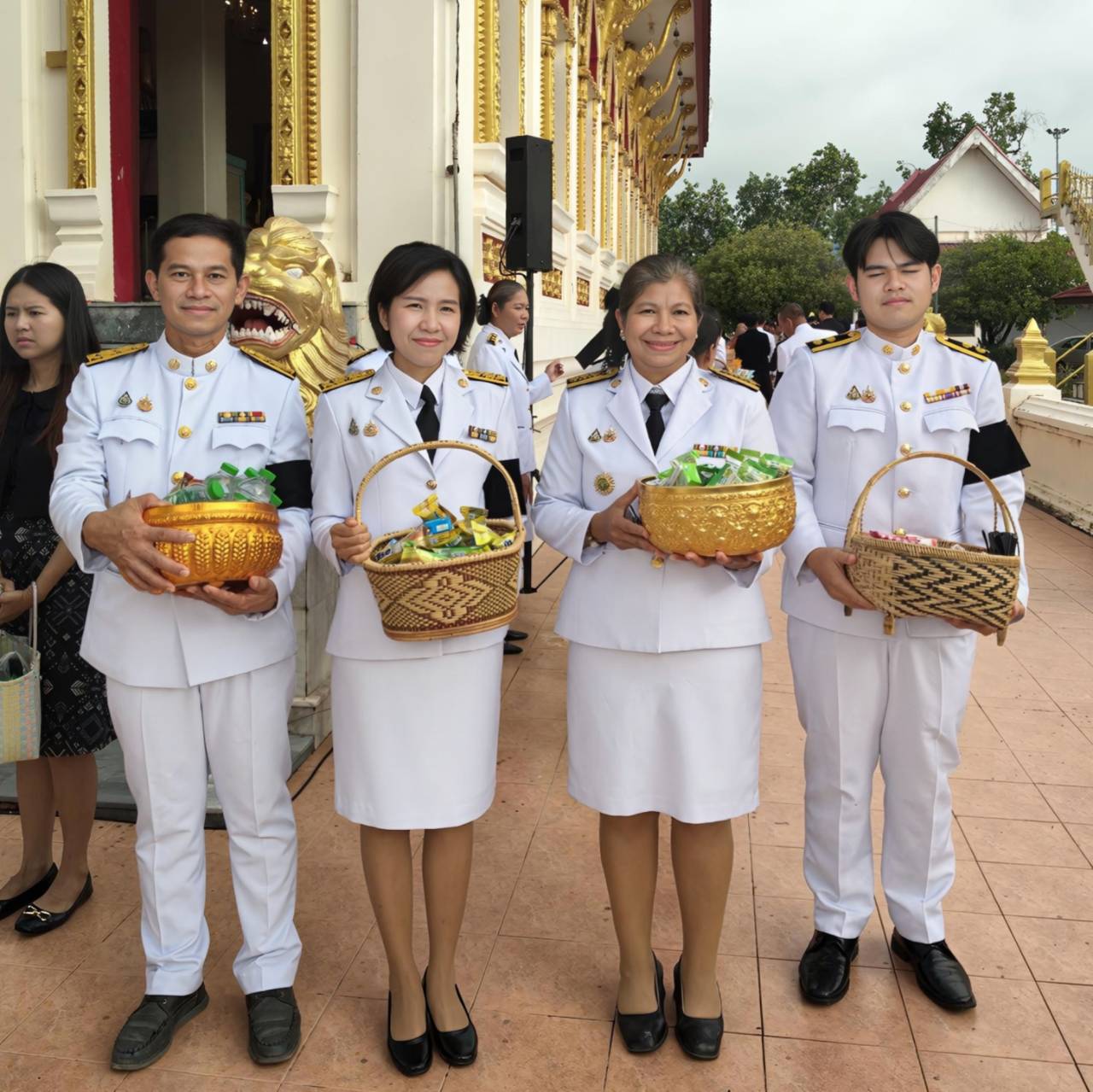title - ส.ป.ก.ยโสธร ร่วมพิธีบำเพ็ญกุศลและทำบุญตักบาตร ครบ 50 วัน (ปัญญาสมวาร) ถวายเป็นพระกุศลแด่ สมเด็จพระเจ้าลูกเธอ เจ้าฟ้าพัชรกิติยาภา นเรนทิราเทพยวดี กรมหลวงราชสาริณีสิริพัชร มหาวัชรราชธิดา ณ พระอุโบสถ วัดศรีธรรมมาราม (พระอารามหลวง)